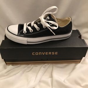 Kids Size 4 Converse